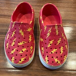 Native Kids Red Lightning Slip-On Water-Resistant Shoes SZ C9